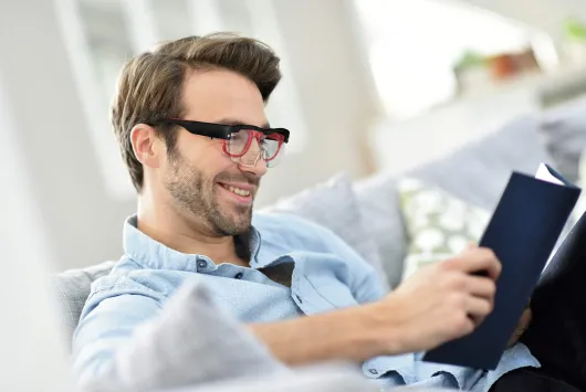 Easymaxx Vergrößerungsbrille mit LED-Licht, schwarz, inkl. Aufbewahrungsbeutel