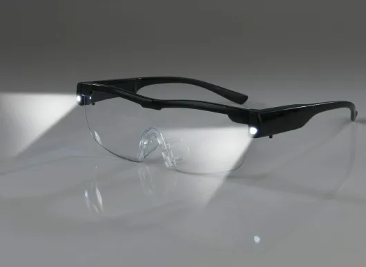 Easymaxx Vergrößerungsbrille mit LED-Licht, schwarz, inkl. Aufbewahrungsbeutel