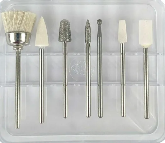 Elektrisches Maniküre-Pediküre-Set mit 7 Aufsätzen