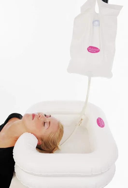 Haarwaschbecken für das Bett