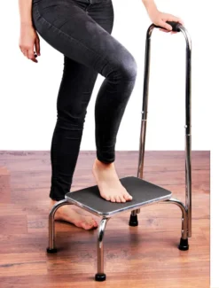 Trittstufe mit höhenverstellbarem Haltegriff 88 - 108 cm