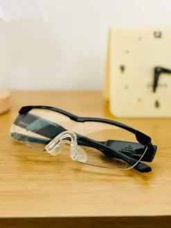 160% Vergrößerungsbrille mit LED-Licht, schwarzinkl. Aufbewahrungsbeutel,