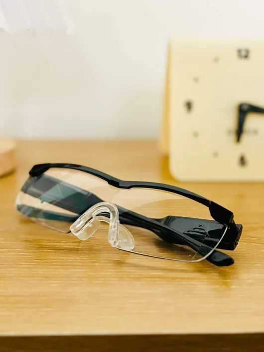 160% Vergrößerungsbrille mit LED-Licht, schwarzinkl. Aufbewahrungsbeutel,